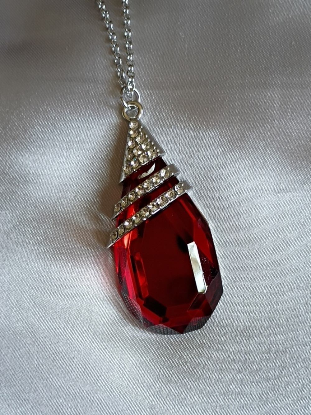 Red Crystal Teardrop Pendant Necklace - Unbranded